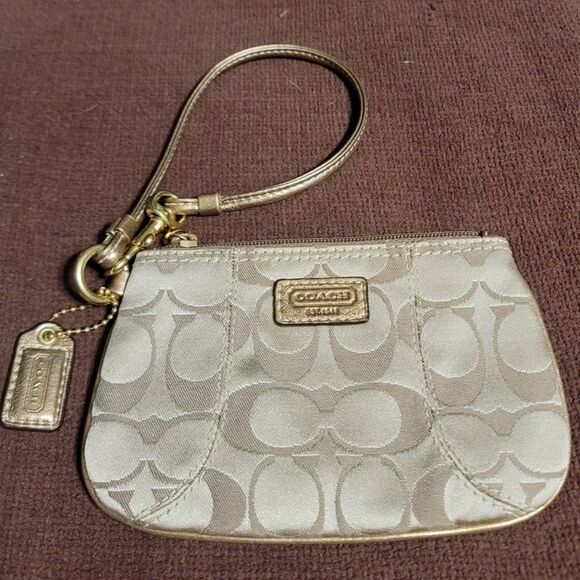 Coach Handbags - Coach Wristlet